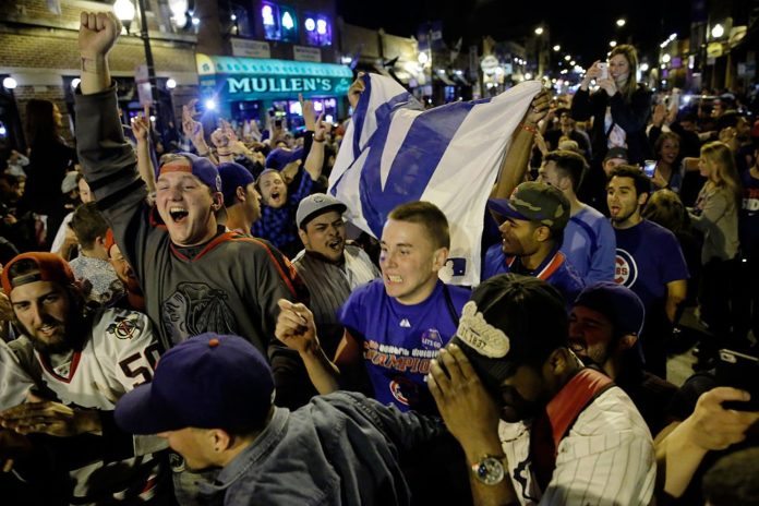 Chicago Cubs Fans Watch Wild Card Game in Wrigleyville wrigleyville alderman ordinance residents move cars