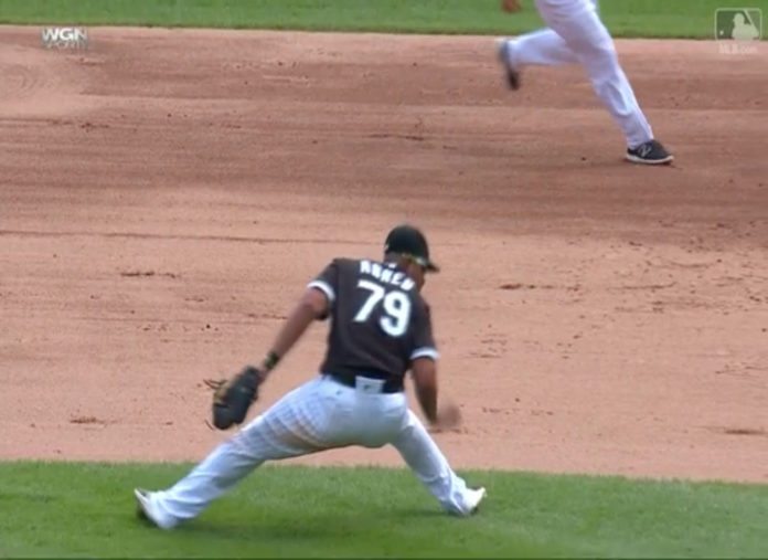 Jose Abreu leaves game with injury White Sox