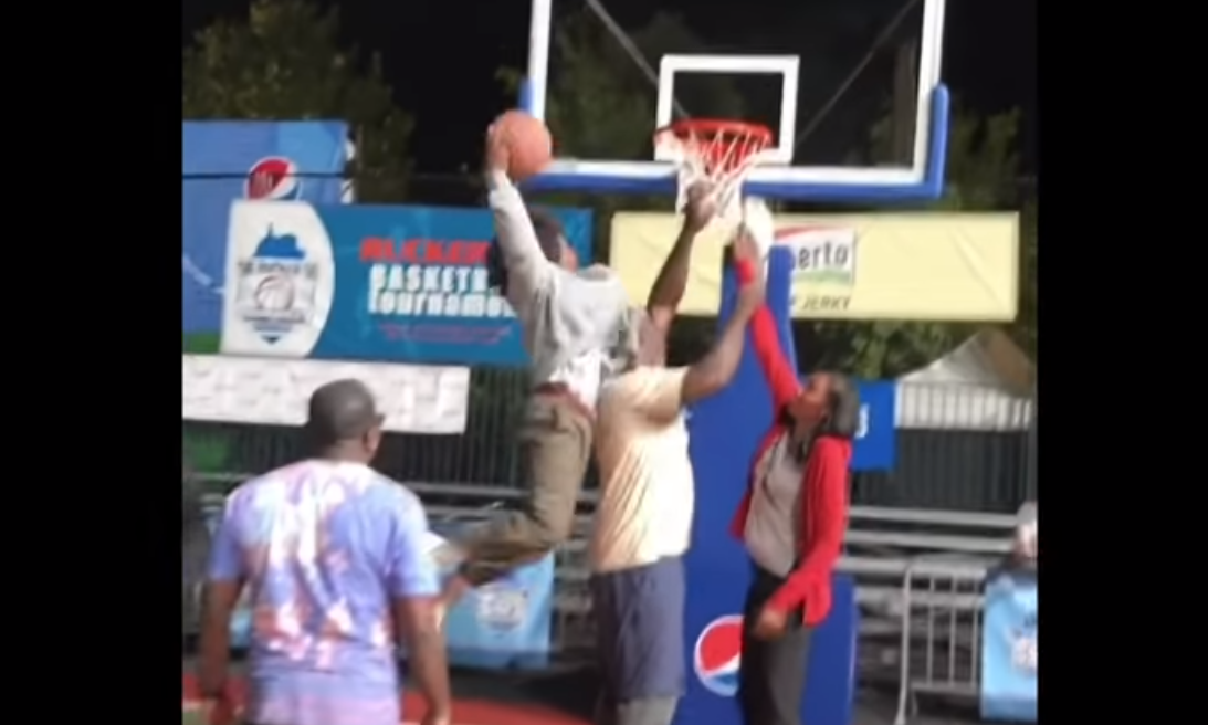 Nate Robinson dunking on Shaquille O'Neal in 2010 — and 2017