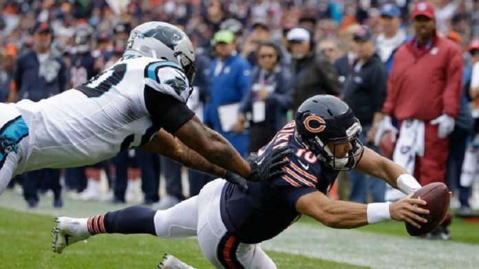 PeppersTrubiskyAP.jpg julius peppers