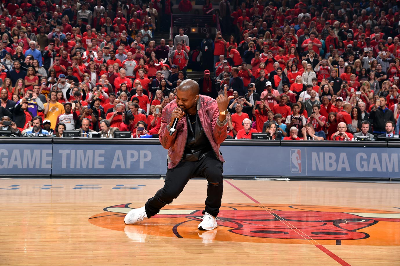 Kanye West Goes Home for Bulls Game