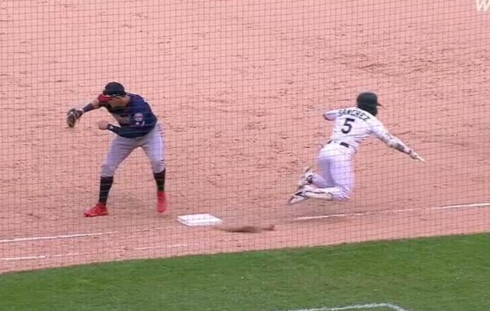 Yolmer Sanchez injury white sox