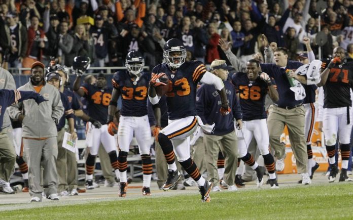 hester_retires_football_20324 chicago bears