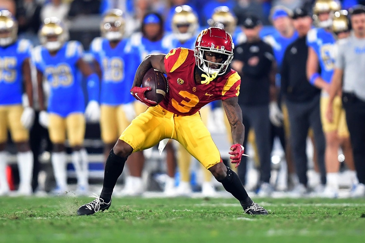 Draft Expert Thinks Chicago Bears Trade Down For Top WR